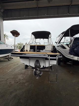 Criscraft 240