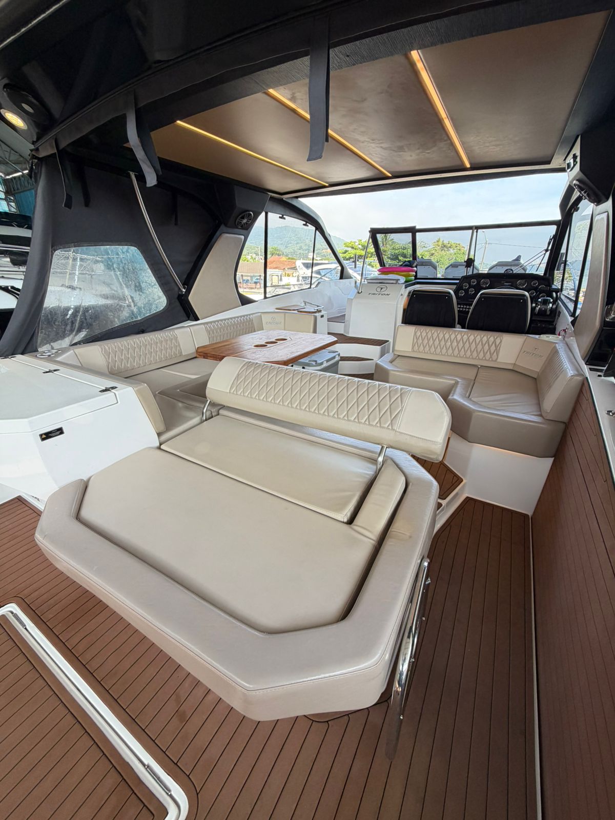 Triton 380HT Flyer