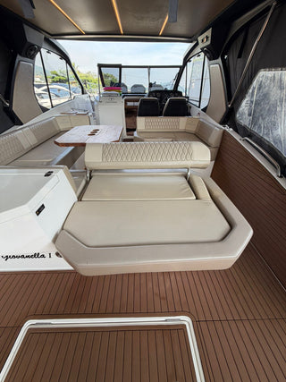 Triton 380HT Flyer