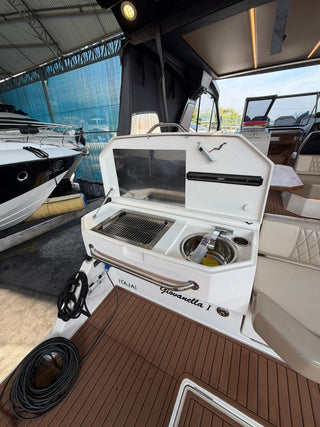 Triton 380HT Flyer