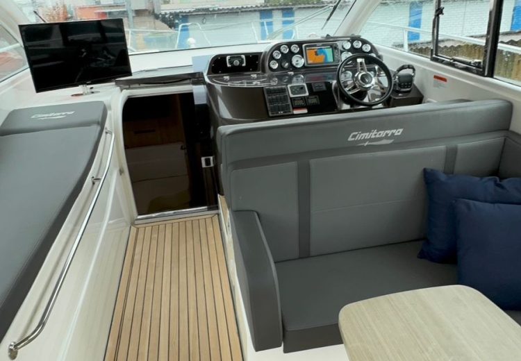 Cockpit 1